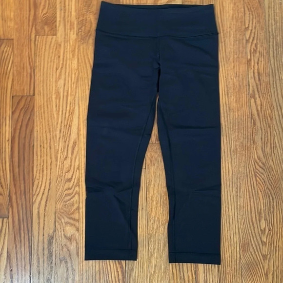 Lululemon Wunder Under Crop 21” Black size 4 - Picture 1 of 6